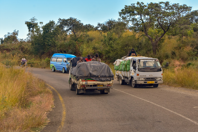 trucks and minibuses plying the khwekhwelele road